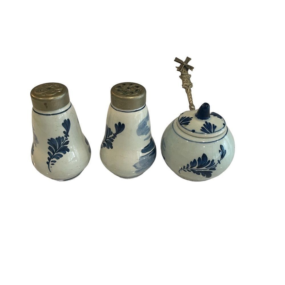 vintage miniature salt and pepper shaker‎ with sugar container and mini spoon